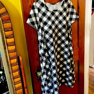 Black & White Dress - Diamond/Checkerboard pattern.